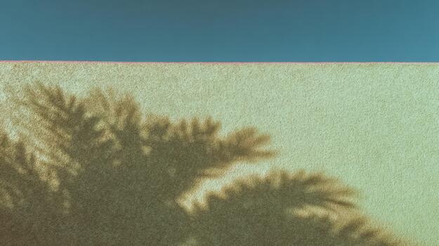 oscuridad de palma arboles en un vistoso pared con azul cielo foto