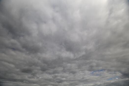 un nublado cielo lleno con hermosa y suave nubes, creando un verdaderamente único atmósfera foto