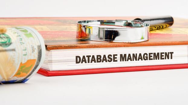 el concepto de tecnología y desarrollo. frase, palabras, texto base de datos administración en el final de el libro, frente ver foto