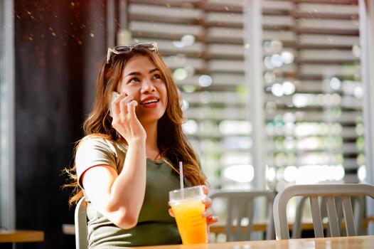 vocación y en línea comunicación vía teléfonos inteligentes, social medios de comunicación y redes, en línea compras y bancario foto