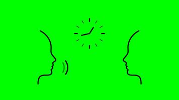 animering av två människor talande med en klocka mellan dem på en grön skärm bakgrund. begrepp av kommunikation, dialog, psykologi, konversation, tid förvaltning och mänsklig samspel video