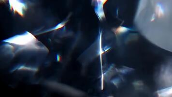 abstrakt Makro Aussicht von Licht Refraktionen durch Kristall Prismen, funkelnd und glänzend video