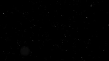 minuscolo bianca polvere particelle alla deriva lentamente attraverso buio silenzioso astratto sfondo spazio. astratto concetto video