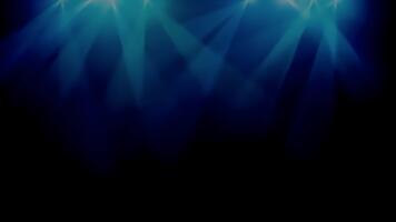 dinámica etapa luces haz saliente en oscuro antecedentes con sutil polvo partículas video