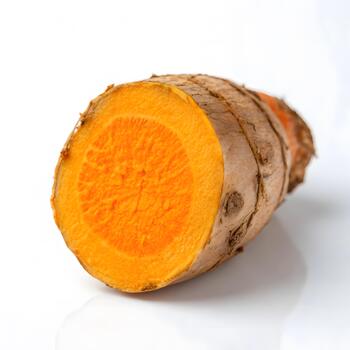 ultra realista macro de un cúrcuma rebanada demostración vívido naranja patrones, fibroso interno textura, y crujiente bordes en un puro sólido blanco antecedentes. foto