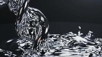 dynamisk flytande konst en fascinerande strömma av reflekterande vätska skapande abstrakt mönster och en kraftfull stänk i en hög kontrast miljö, visa upp slät rörelse och vibrerande texturer video