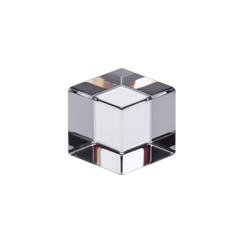 transparent glas kub med reflekterande yta, geometrisk form, modern minimal stil, isolerat på genomskinlighet bakgrund, lämplig för design, teknologi, eller arkitektur begrepp png