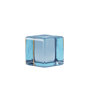 trasparente bicchiere cubo con blu tinta, isolato su trasparenza sfondo, moderno minimo disegno, pulito linee, geometrico forma, riflessivo superficie, adatto per creativo concetti png