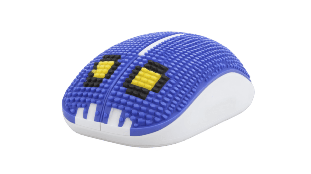 azul computadora ratón con pixelado amarillo y negro ojo diseño, texturizado superficie, juguetón y creativo estilo, aislado en transparencia fondo, moderno tecnología accesorio png