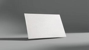 blanco texturizado tarjeta en pie vertical en suave gris superficie con sombra en minimalista estudio ajuste video