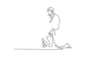 animato se stesso disegno di continuo linea disegnare focalizzata umano samurai maestro nel tradizionale Vestiti, nel Basso posizione con il katana esteso. preciso disegno o taglio muoversi. pieno lunghezza uno linea animazione video
