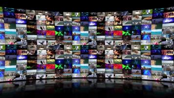 massiv vägg av skärmar visning olika innehåll i en trogen miljö. video