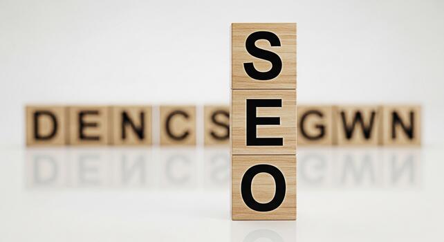 de madera bloques ortografía seo estar prominentemente en un blanco reflexivo superficie representando buscar motor mejoramiento estrategias y digital márketing éxito en un limpiar minimalista ambiente foto