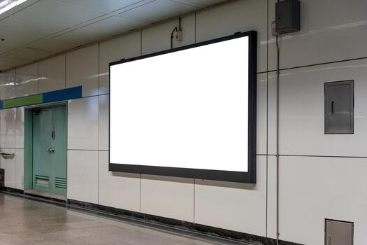 vacío digital cartelera Bosquejo en subterraneo estación o subterráneo tren plataforma, horizontal blanco publicidad pantalla en blanco pared en público transporte área, Copiar espacio para márketing mensaje monitor foto