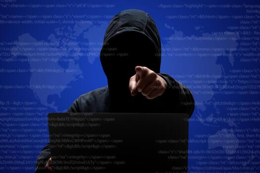 masculino hacker con oscuro cara en sudadera, soportes en frente de ordenador portátil computadora, puntos a cámara, roba datos, descargas privado información, poses en contra digital interfaz antecedentes. ciberespacio. foto