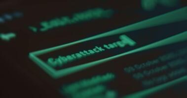 Cyber attack mål text av grön hacker stil video