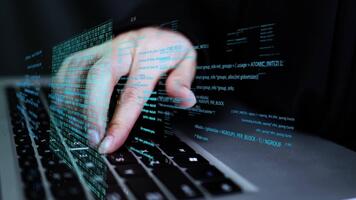 hacker-programmatore trucchi nel sistema di rete video