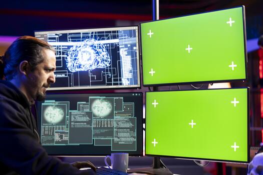 hacker instalando spyware utilizando verde pantalla ordenador personal y ai a secretamente reunir datos acerca de usuario actividad. pícaro desarrollador codificación explota utilizando croma llave computadora a ganancia no autorizado acceso foto