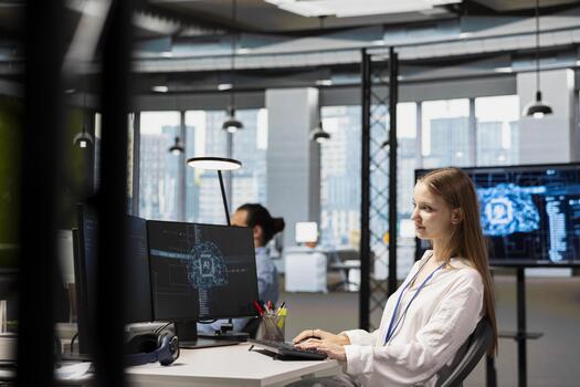 sonriente júnior eso especialista escritura código, desarrollando máquina aprendizaje apis. optimista joven hembra técnico trabajando en oficina, solución de problemas software errores utilizando artificial inteligencia tecnología foto