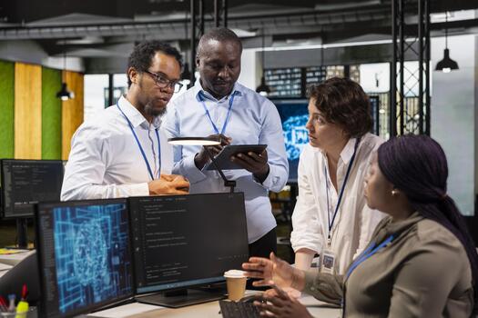 administradores haciendo lluvia de ideas en oficina, automatizando repetitivo Tareas utilizando ai en ordenador personal. puesta en marcha compañeros de trabajo discutir durante reunión acerca de artificial inteligencia tecnología uso a velocidad arriba característica implementación foto