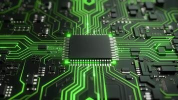 avvicinamento Visualizza di un' computer patata fritta con raggiante verde circuiti, che rappresentano Avanzate tecnologia e digitale in lavorazione. video