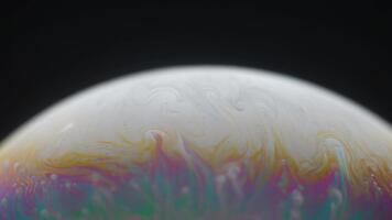 ipnotizzante iridescente sapone bolla superficie con vivace colori e astratto modelli. video