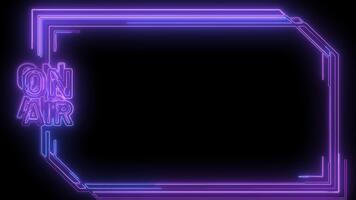 animerad uhd trogen neon ram med 'på luft' text täcka över, dynamisk lila cyberpunk leva utsända hud element video