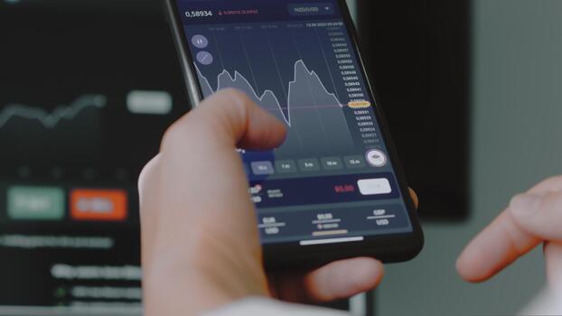 commerciante predire un' diminuire e rubinetti il giù pulsante per il nzd Dollaro statunitense moneta paio video