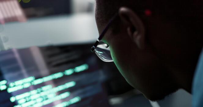 hombre, espalda y servidor habitación o técnico laboral, luces y tecnología para comunicaciones para software mejora. hardware, ciber seguridad y programador pantalla para ropa de firma actualizar, red y ingeniero foto