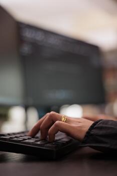 sistema ingeniero escritura programación idioma en computadora, utilizando base de datos código a desarrollar servidor interfaz. Lanza libre descifrador analizando html guión trabajando en eso desarrollo agencia. cerca arriba foto