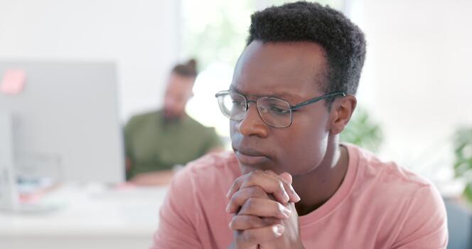Denken, Lösung Idee oder schwarz Mann Problem lösen 404 Programmierung Panne oder erp Codierung Fehler. Information Technologie, Entwickler oder Programmierer Reparatur Wolke Computing Code oder Cyber Sicherheit Software video