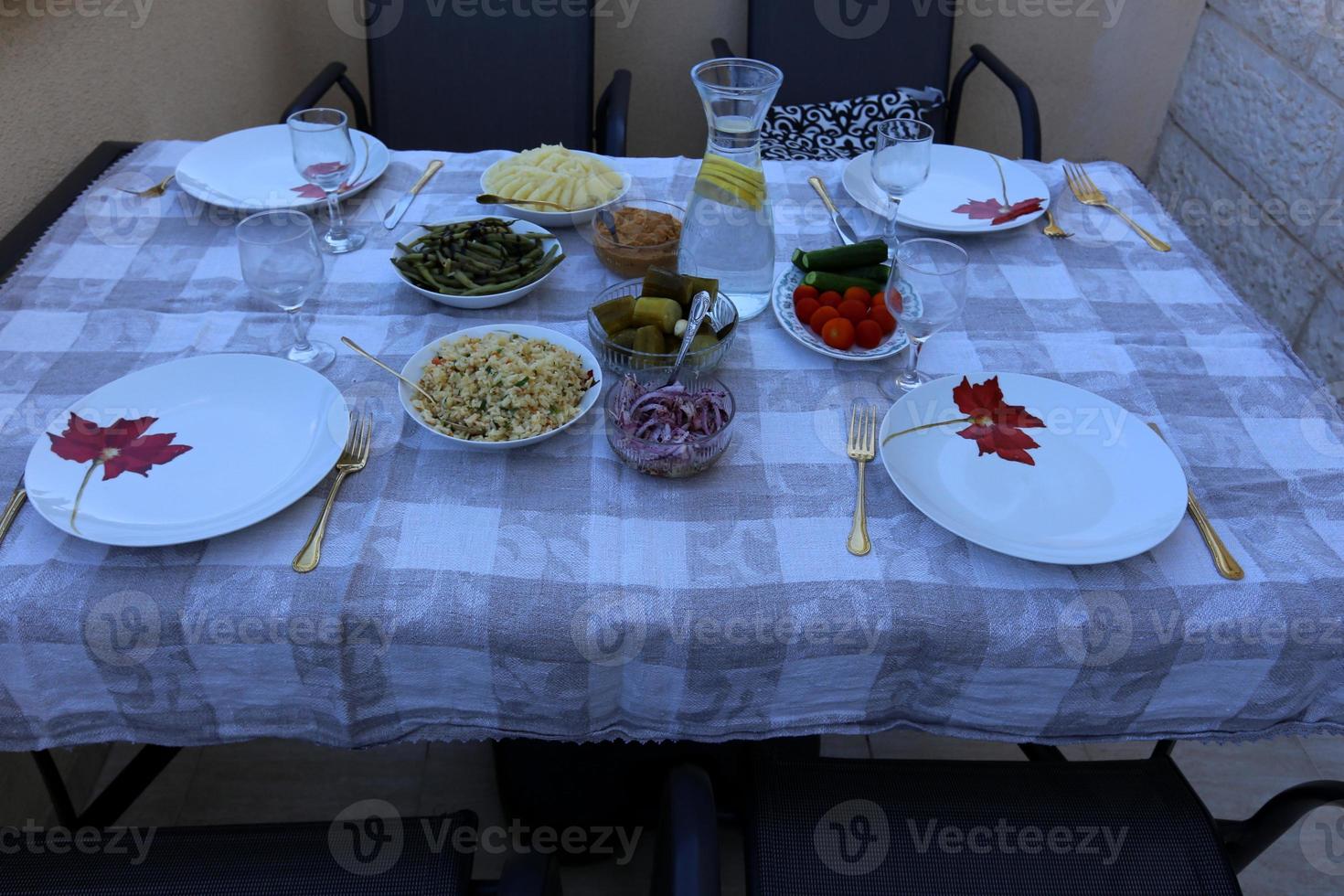 c'è la merenda sul tavolo del ristorante, buon appetito a tutti foto