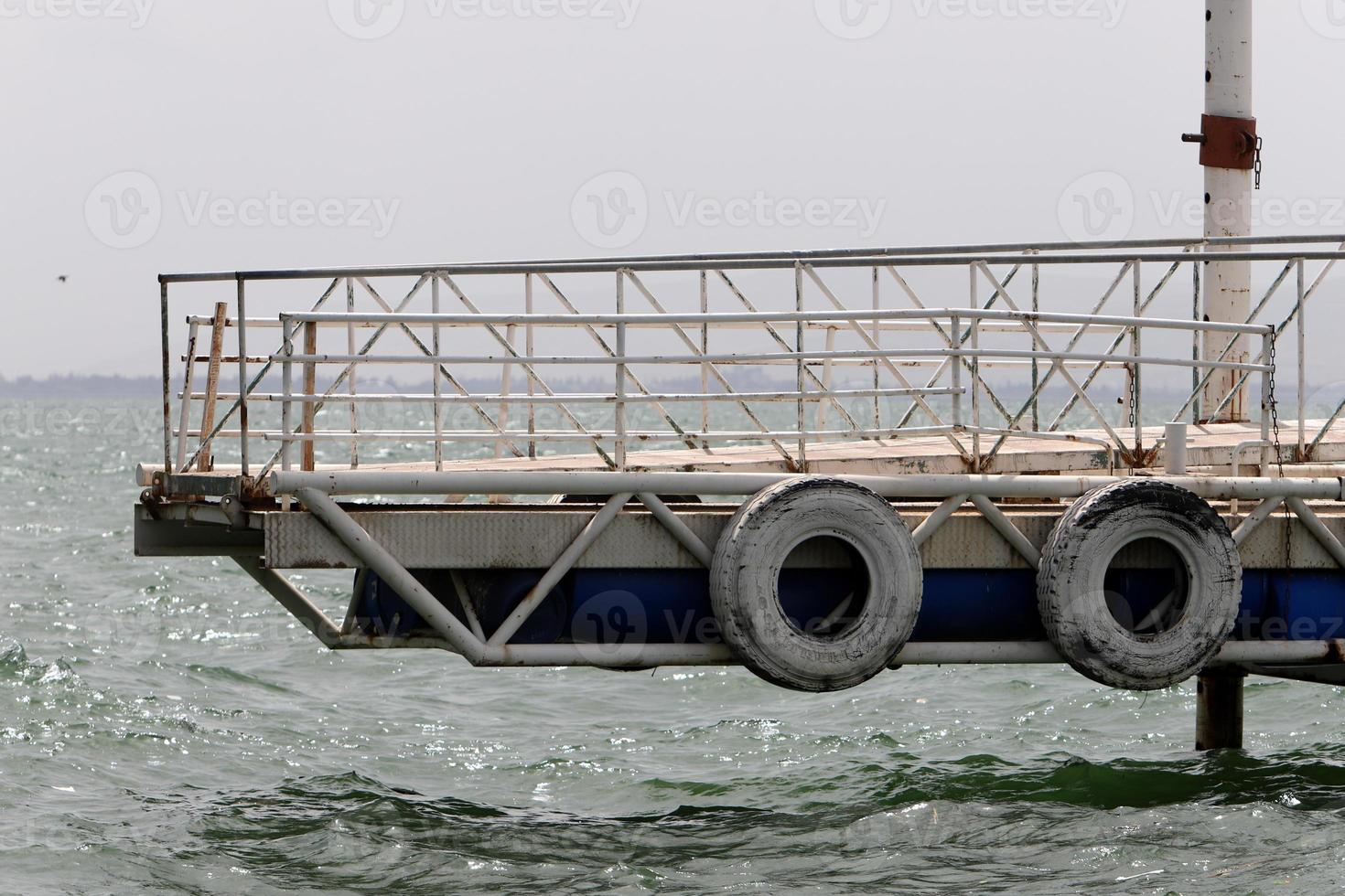 il lago kinneret è un lago d'acqua dolce nell'Israele nord-orientale. foto