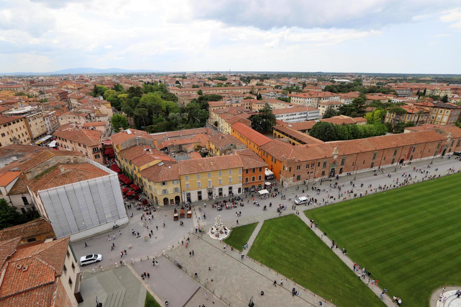 pisa italia 8 maggio 2022 tetti della città di pisa dall'alto della torre pendente di pisa. foto