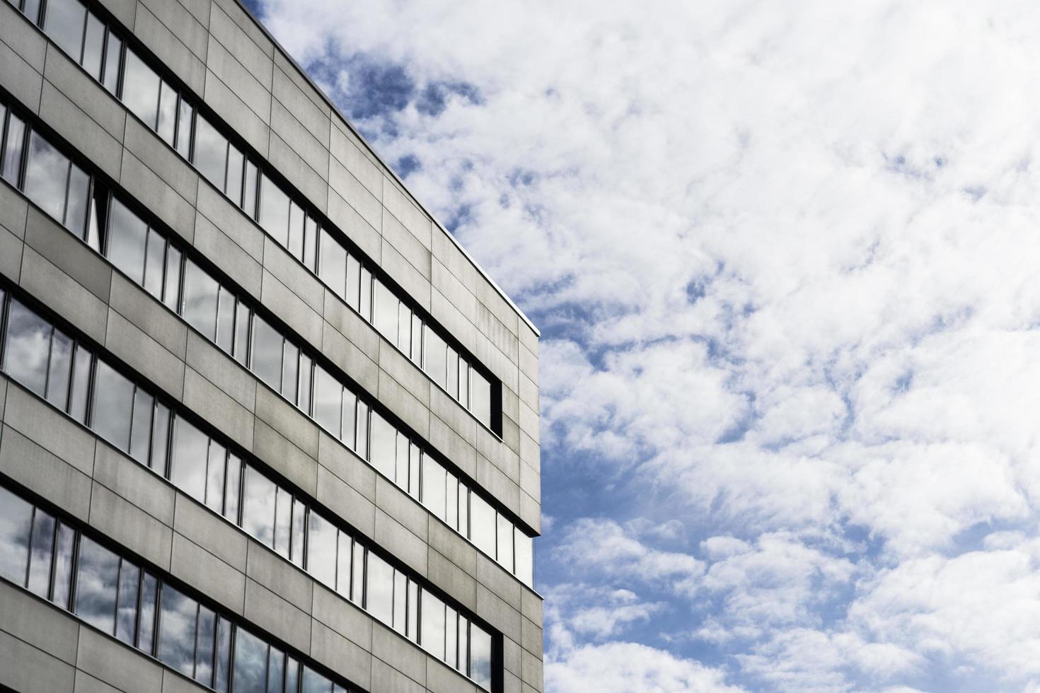 edificio moderno in città foto