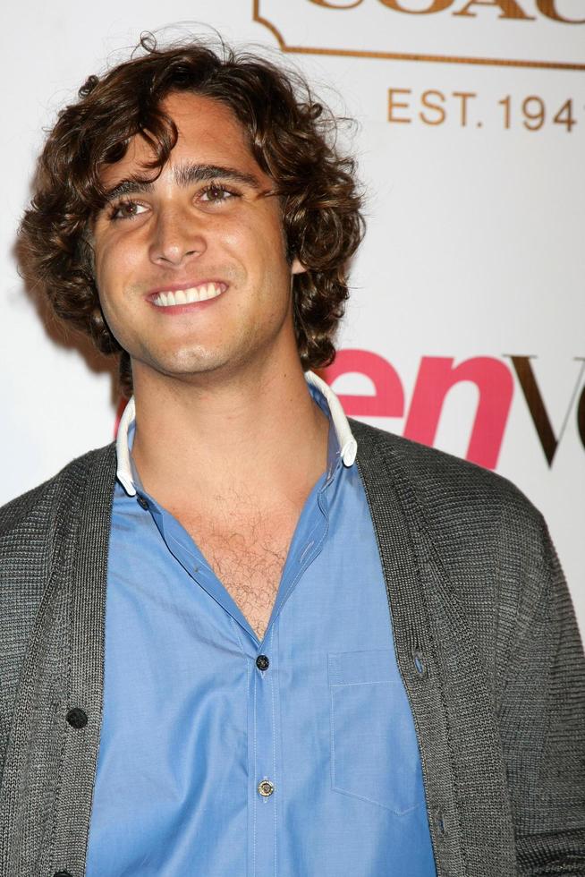 los angeles, 23 settembre - diego boneta arriva al 9° party annuale di moda giovanile di hollywood presso i paramount studios il 23 settembre 2011 a los angeles, ca foto