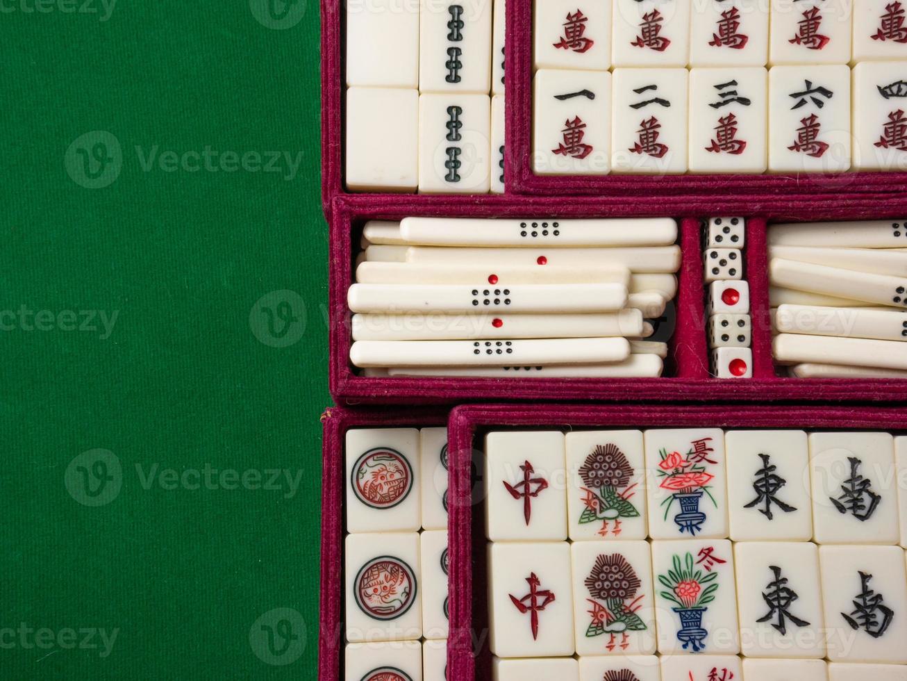 il mahjong sul tavolo antico gioco da tavolo asiatico primo piano immagine foto