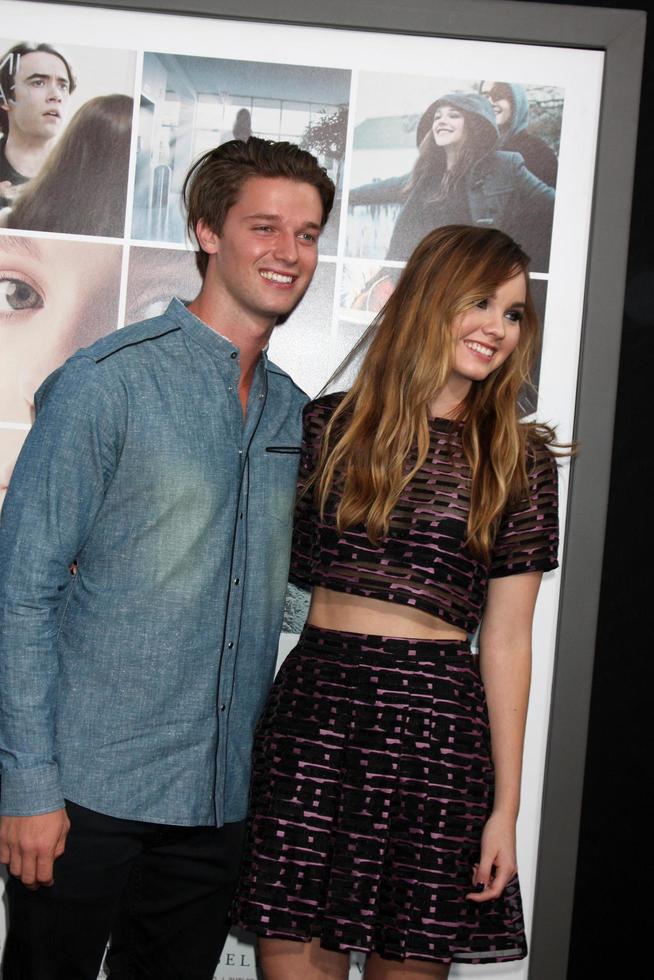 los angeles, 20 agosto - patrick schwarzenegger, liana liberato alla premiere se rimango al teatro cinese tcl il 20 agosto 2014 a los angeles, ca foto