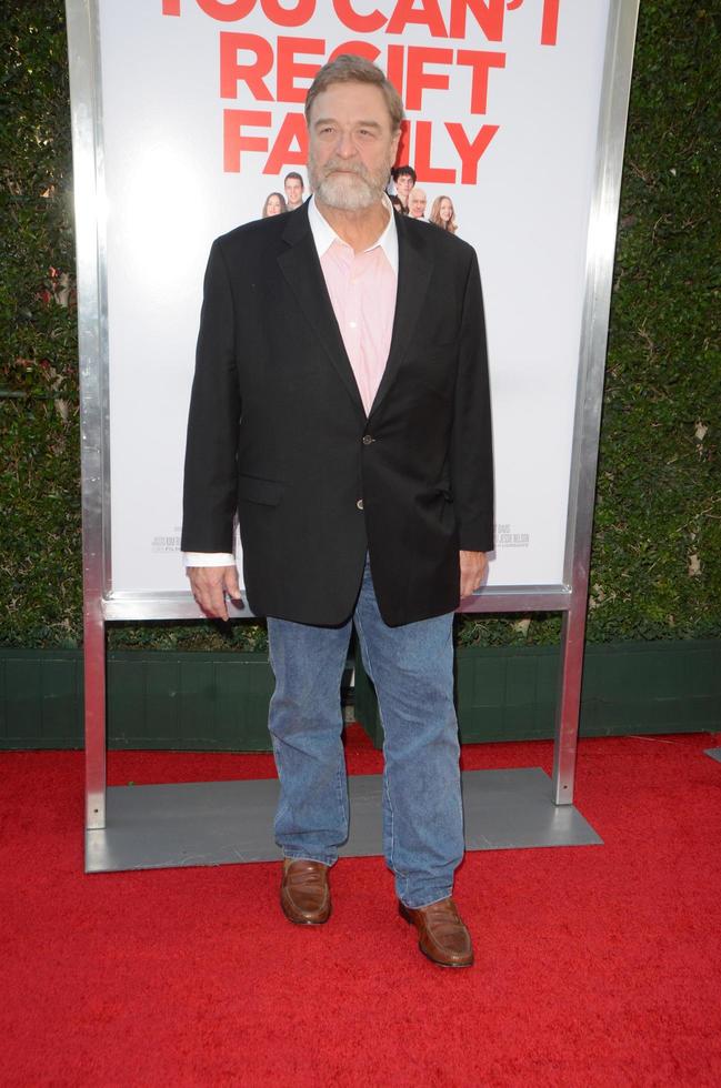 Los angeles, nov 12 - john goodman at the love the coopers los angeles premiere al the grove il 12 novembre 2015 a los angeles, ca foto