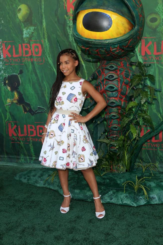 los angeles, 14 agosto - asia monet ray al kubo e la prima delle due corde all'amc universal citywalk il 14 agosto 2016 nella città universale, ca foto