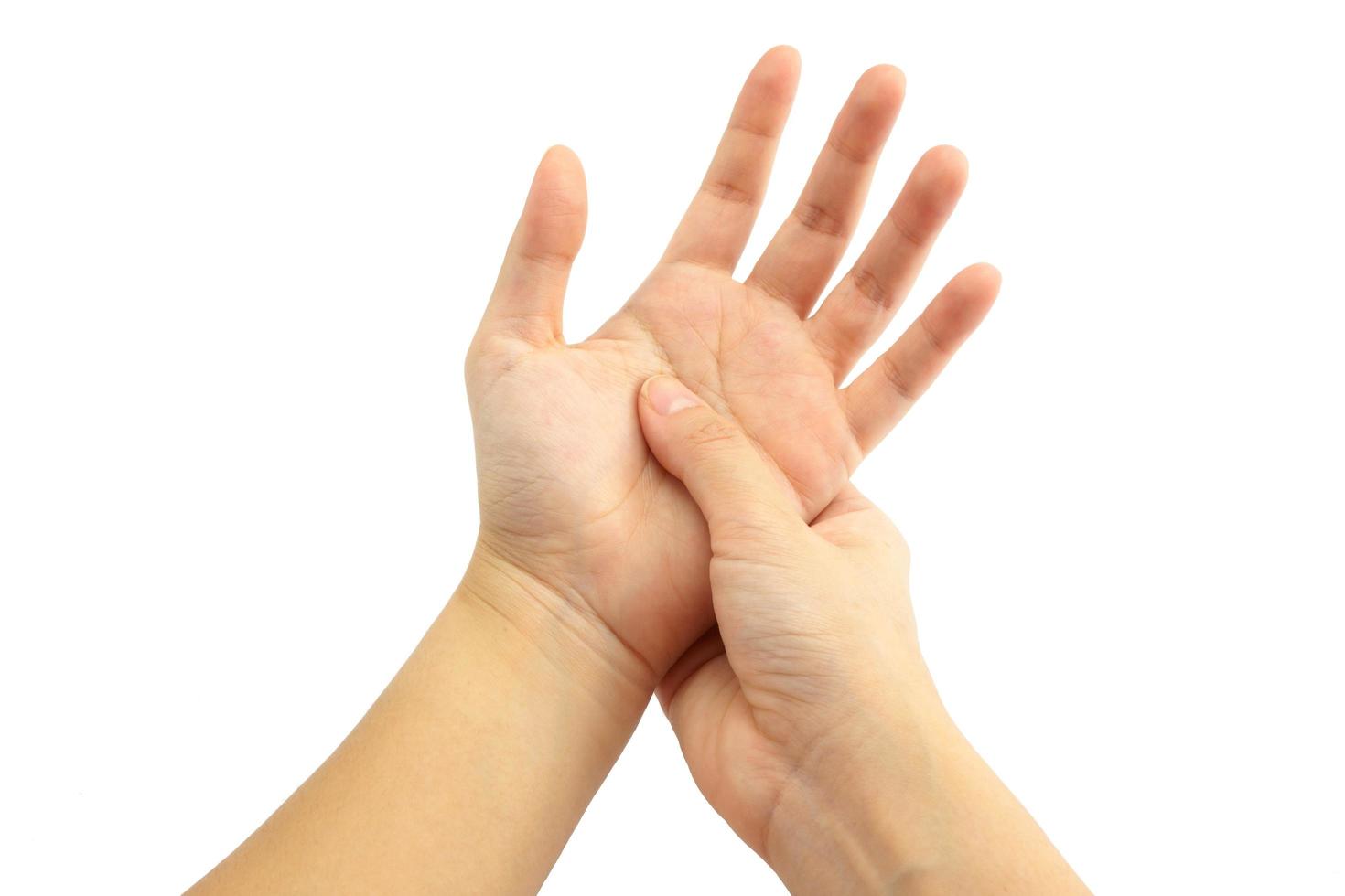 giovane donna dolore alla mano isolato su sfondo bianco foto