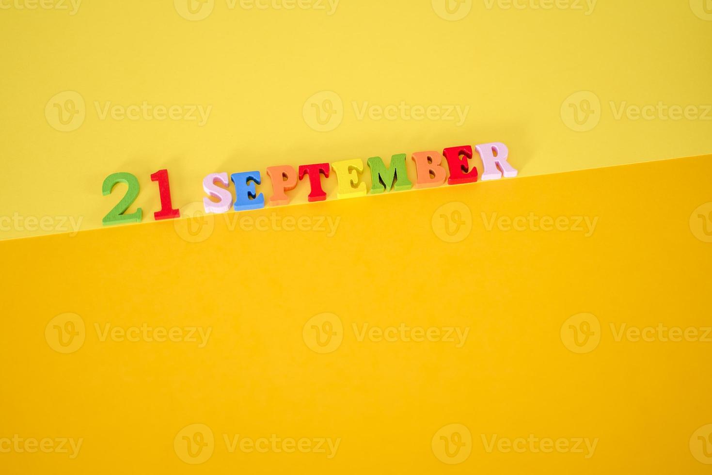 19 settembre su giallo e carta. giorno di pace. foto