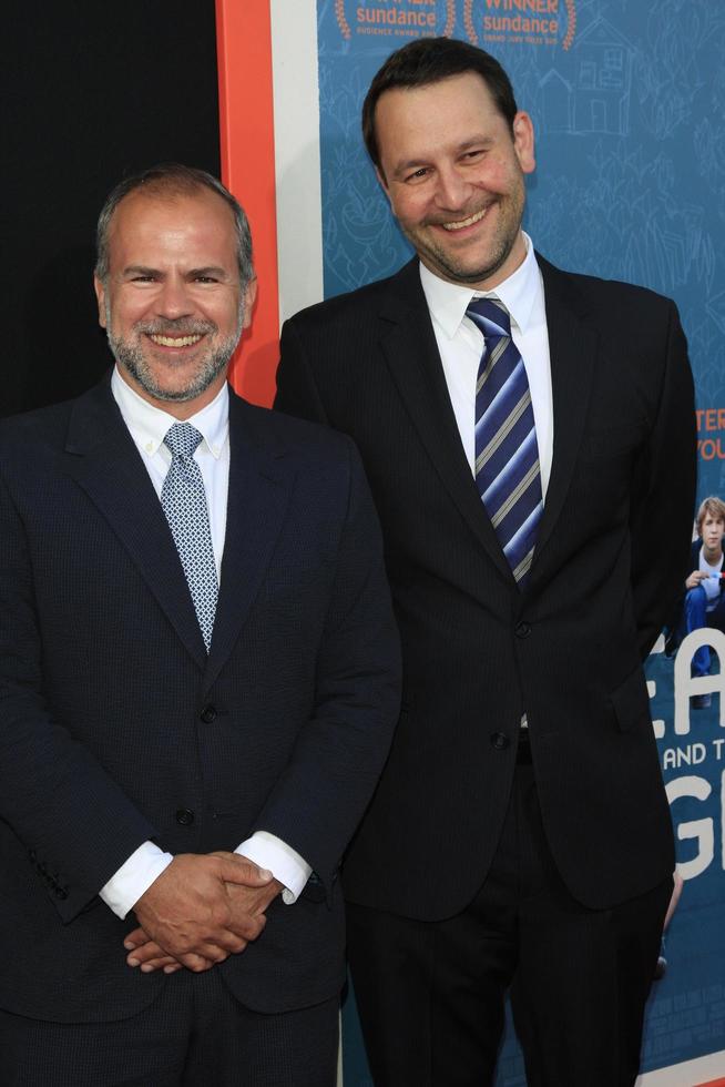 los angeles, 3 giugno - jeremy dawson, dan fogelman al me e conte e la ragazza morente la premiere al teatro Harmony Gold il 3 giugno 2015 a los angeles, ca foto