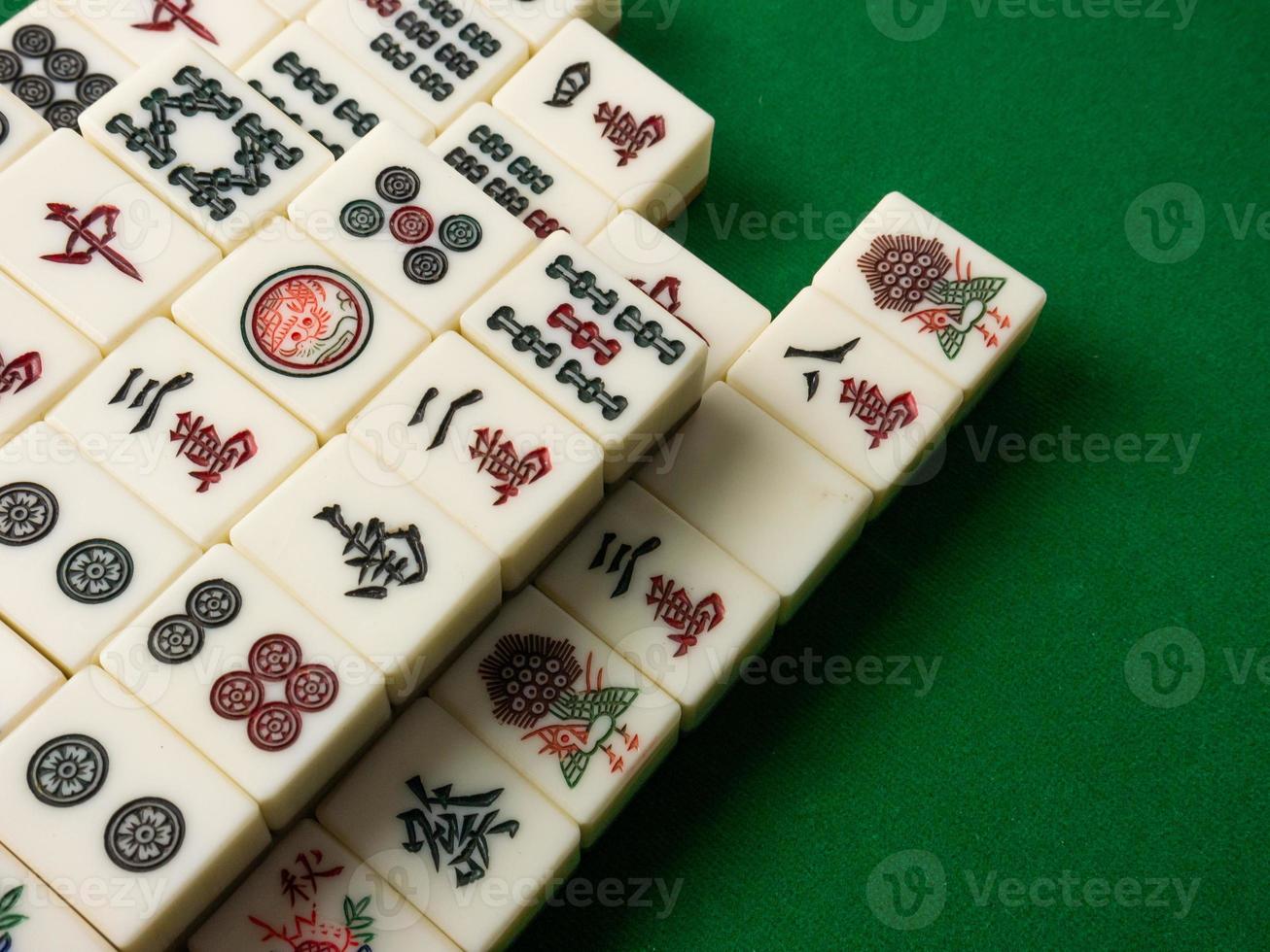 il mahjong sul tavolo antico gioco da tavolo asiatico primo piano immagine foto