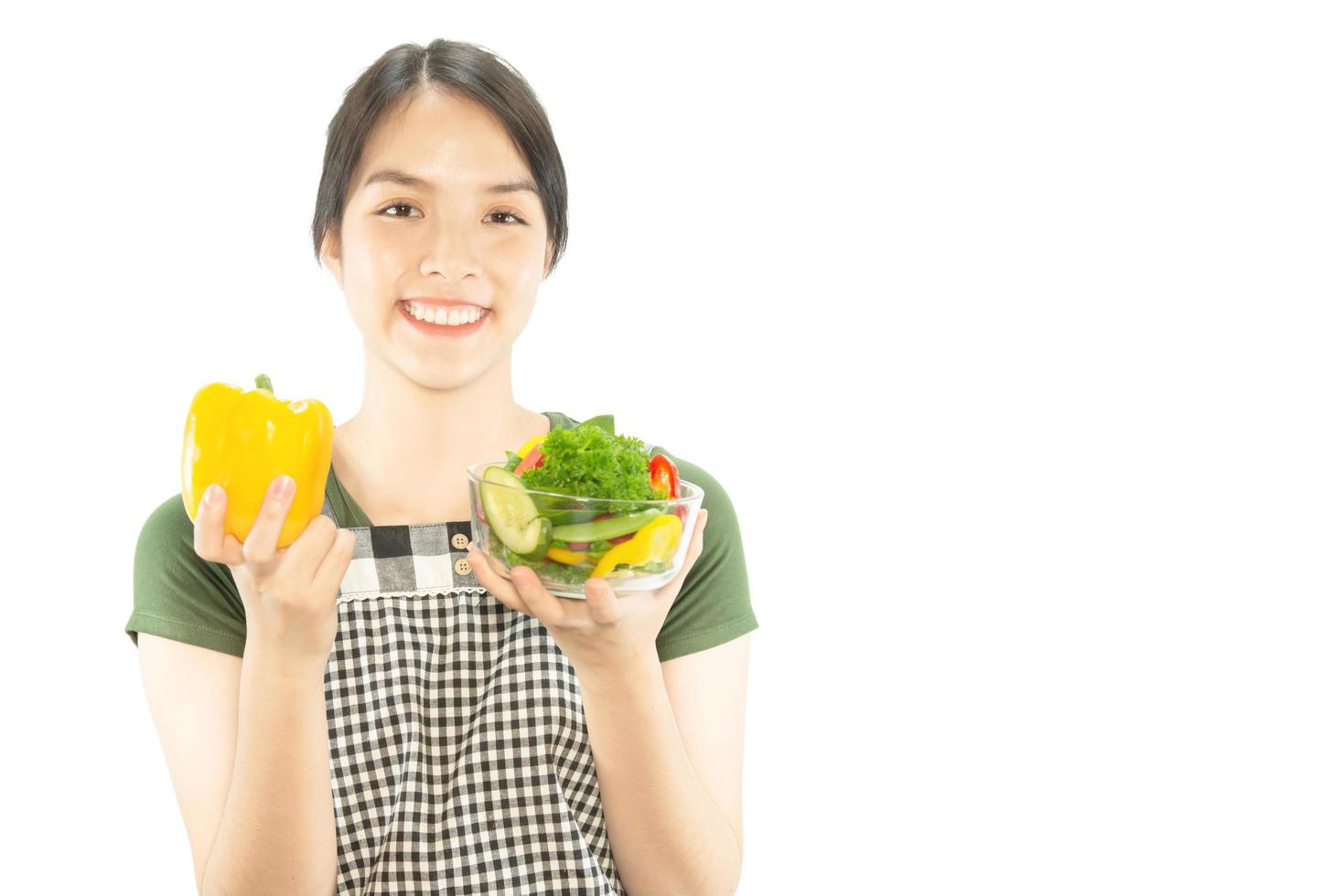 signora felice che tiene roba kichen sopra lo sfondo dello spazio della copia - concetto di preparazione del cibo fatto in casa della gente foto