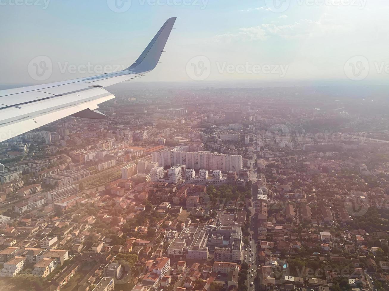 vista dalla finestra dell'aereo sulla terra città di tolosa 14 foto