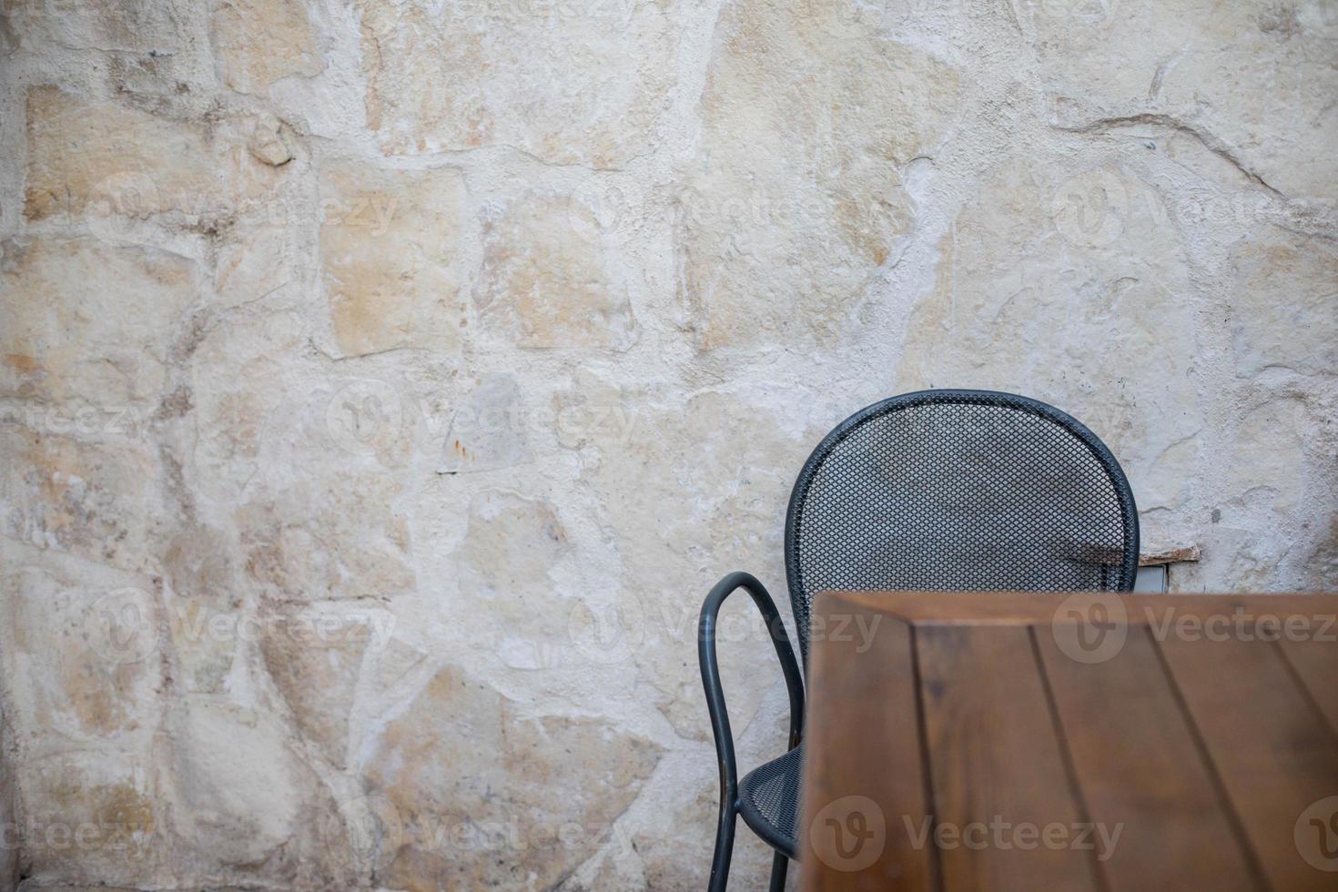 tavolo da esterno muro in pietra foto