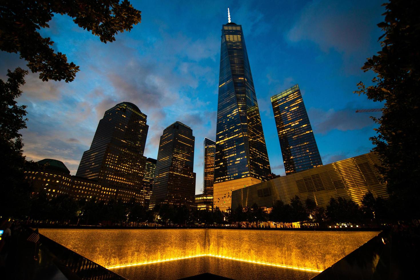 One World Trade Center e Memorial Nightime New York City 2018 foto