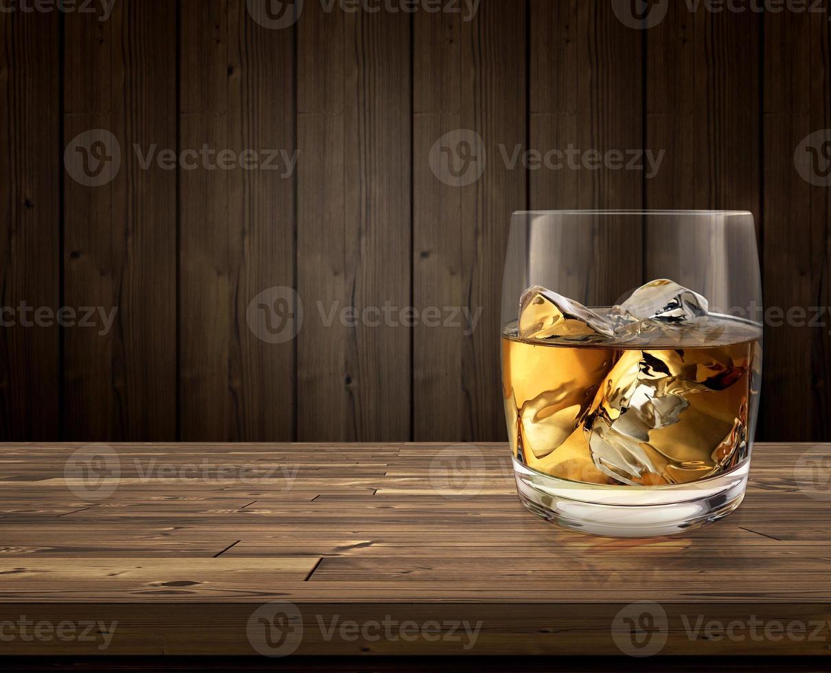 whisky e ghiaccio su un tavolo di legno. rendering 3d foto