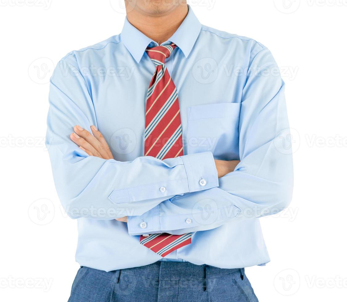 l'uomo indossa una camicia a maniche lunghe tenendo le braccia incrociate foto